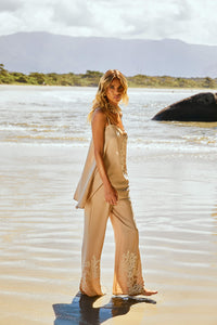 Pré-Venda! Calça Flare Areia com bordado Bege