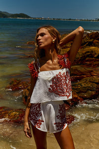 Blusa Alcinha Off White com bordado Vermelho Clássico