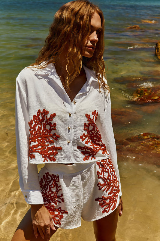 Reposição - Pré-Venda! Camisa Off White com bordado  Vermelho Clássico
