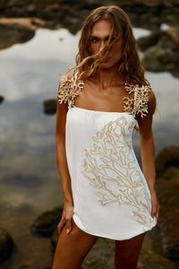 Reposição - Pré-Venda! Vestido Curto Off White com bordado Bege