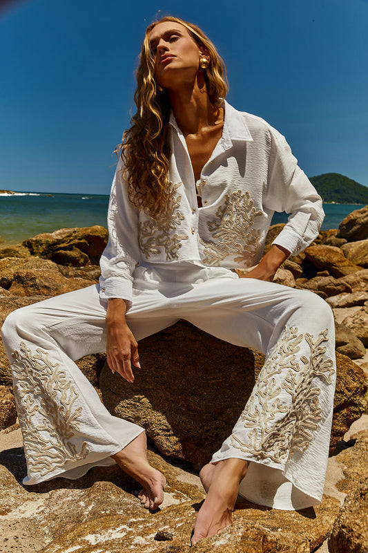 Reposição - Pré-Venda! Calça Flare Off White com bordado Bege
