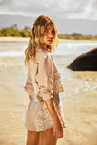 Shorts Areia com bordado Bege
