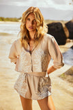 Shorts Areia com bordado Bege