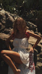 Stories de Reposição - Pré-Venda! Vestido Longo Off White com bordado Vermelho Clássico