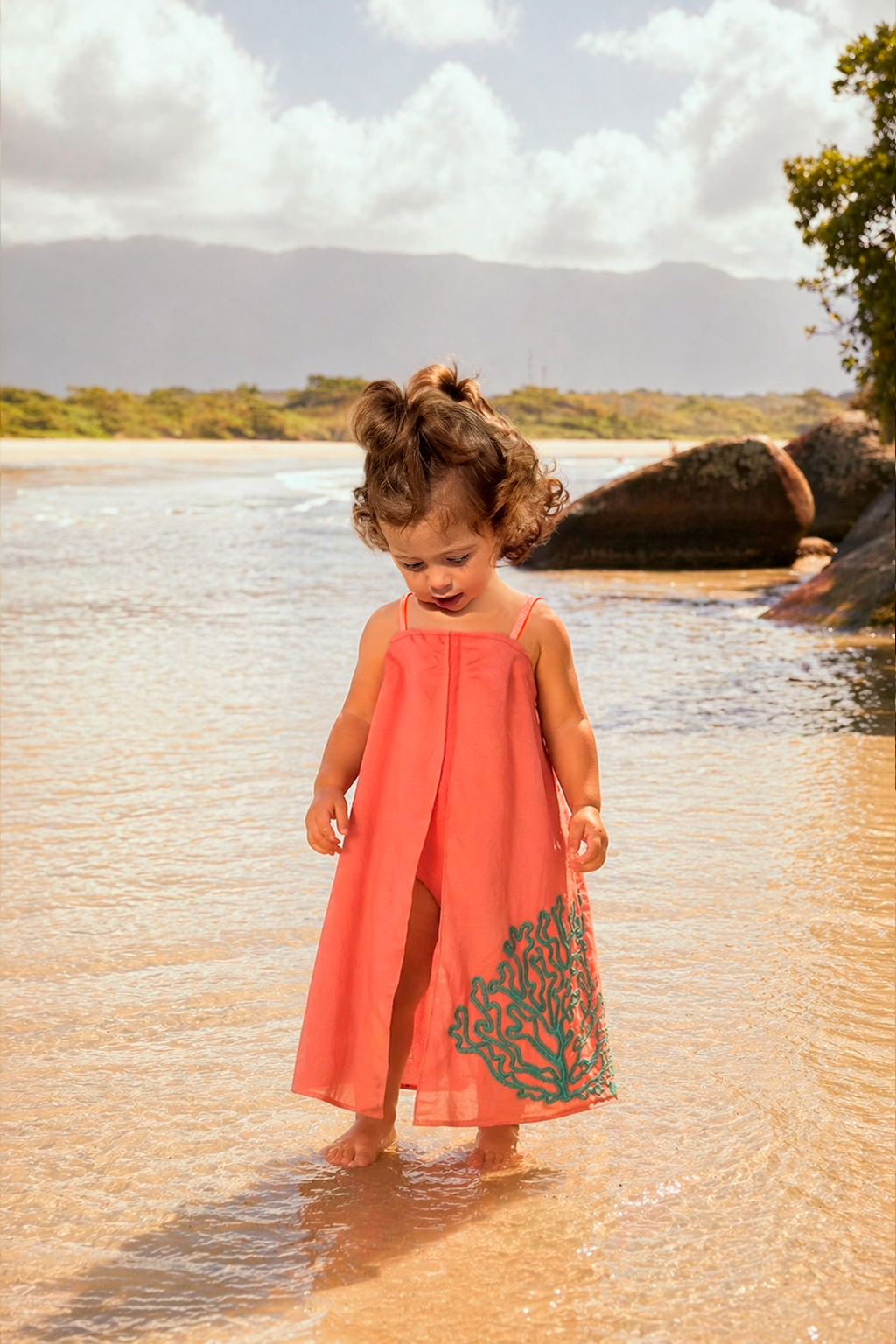 Pré-venda!Vestido Longo Infantil Coral -  com bordado Turquesa